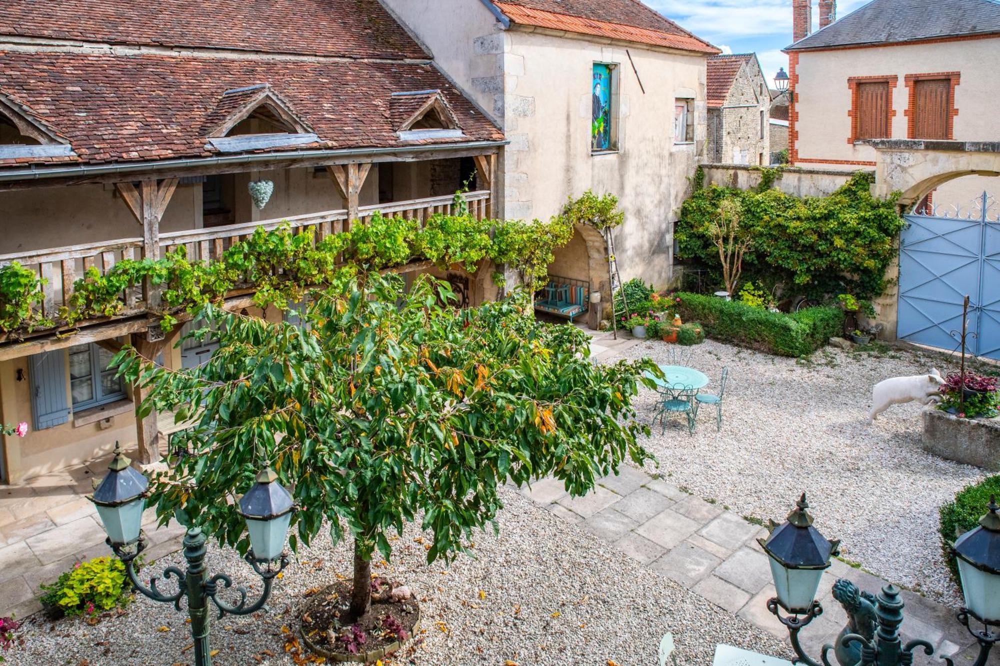 Hôtel De La Beursaudiere Nitry Exterior foto